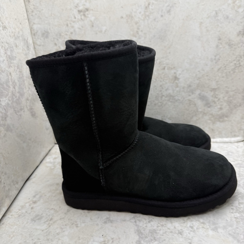 UGG Classic Short II Womens Black Sheepskin Boots Size 7 Waterproof Winter
